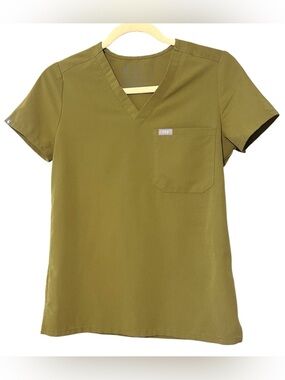💚💛FIGS Catarina One-Pocket Scrub Top. 
Martini Olive. Size-XXS. EUC